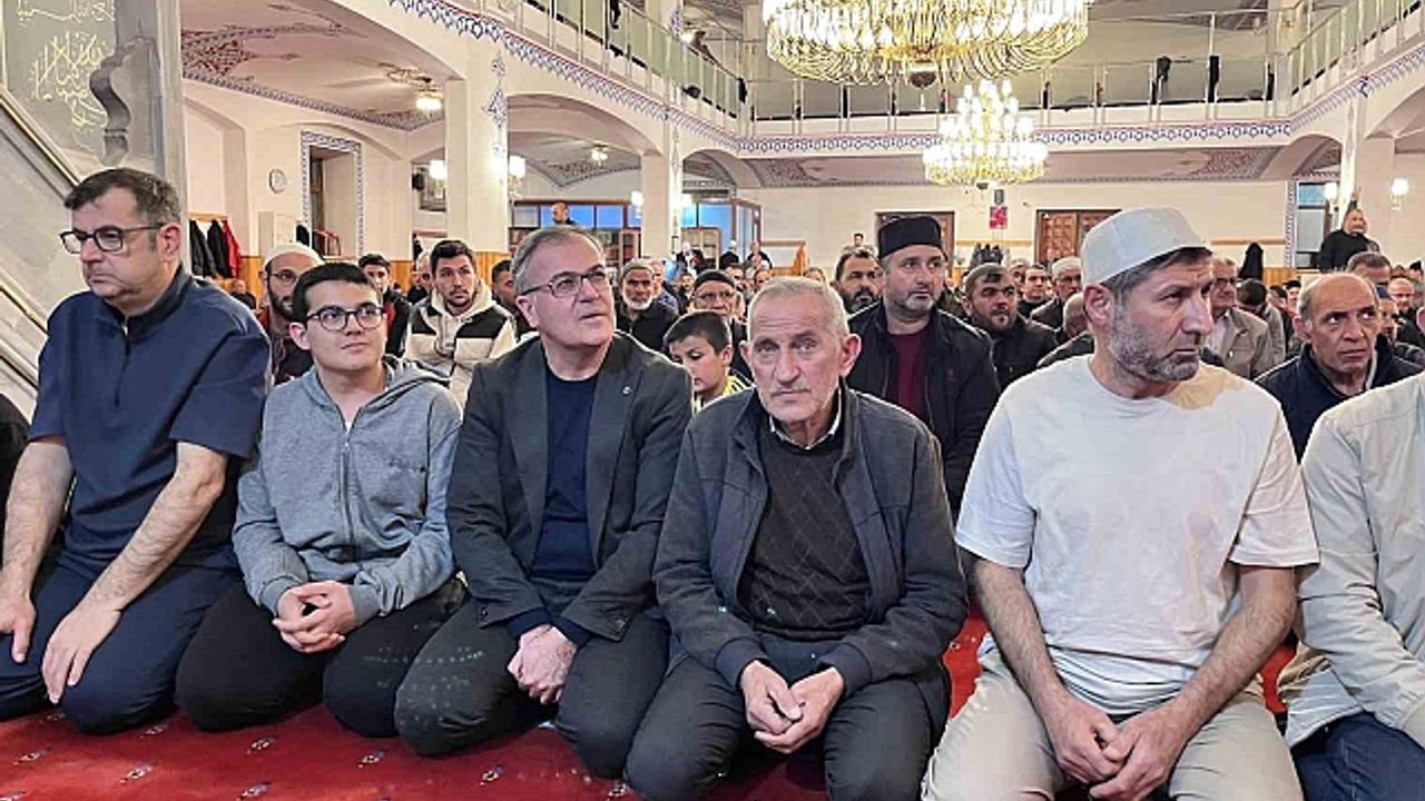 Hacılar''da gönüller, Kadir Gecesi''nde arındı