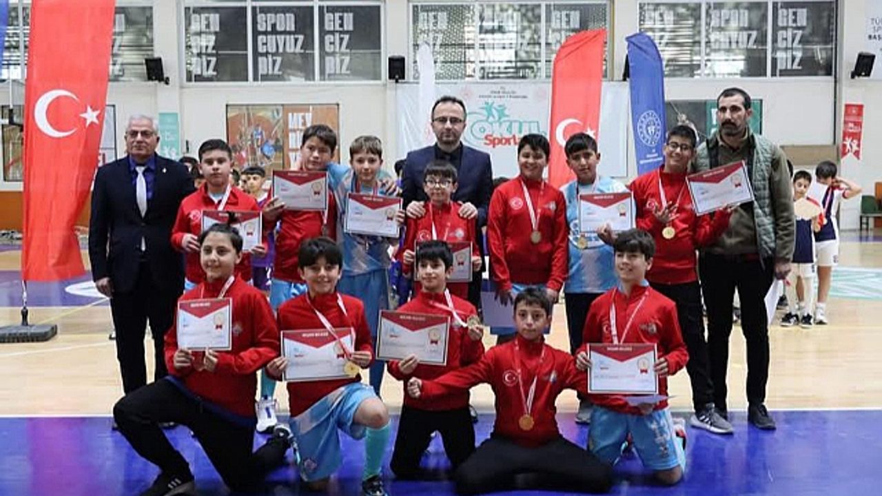 Iğdır"da Okul Sporları Hentbol Küçükler Grup Müsabakaları Sona Erdi