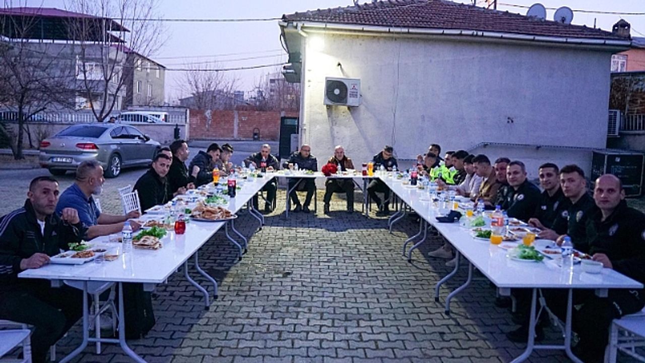 Iğdır İl Emniyet Müdürü Niyazi Turgay, Polislerle İftar Yaptı