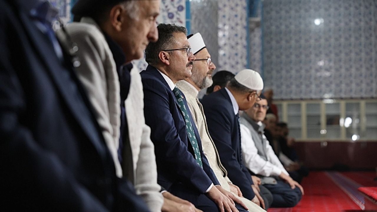 Iğdır Ulu Camii"nde teravih namazı kılındı.