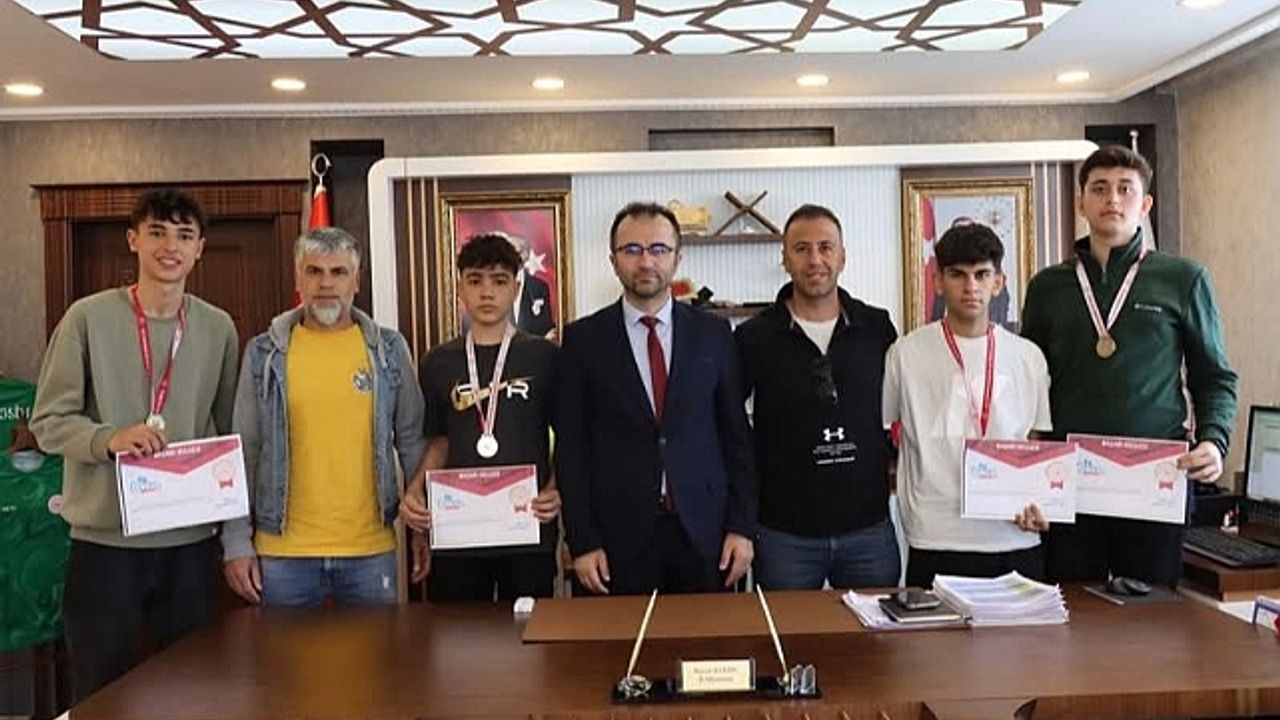 Iğdırlı Genç Tenisçiler Türkiye Finalleri"ne Katılmaya Hak Kazandı