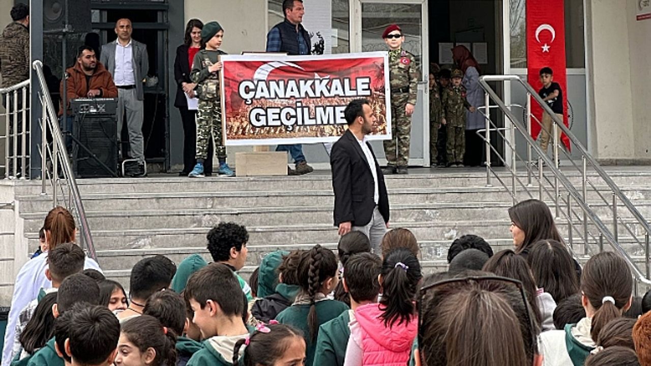 İnönü ilkokulun "da Çanakkale  Zaferi ve Şehitleri Anma Günü