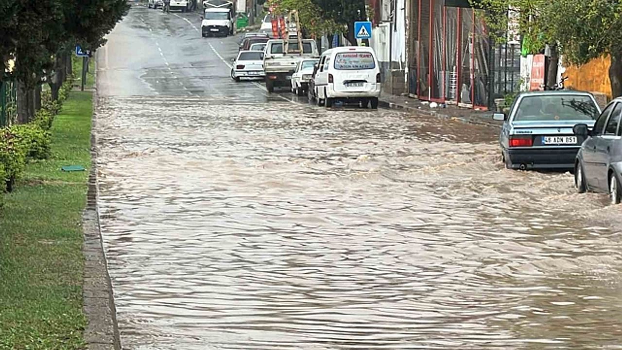Kahramanmaraş''ta sağanak yağış etkili oldu