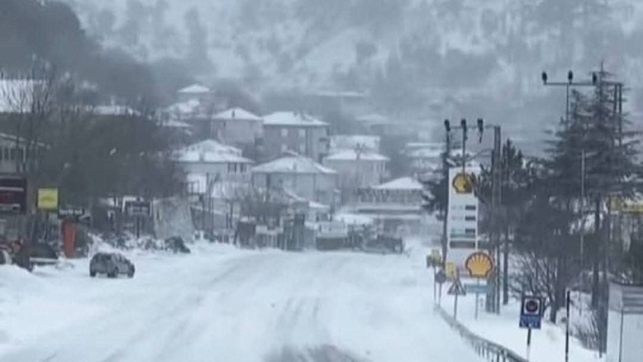 Kar ve tipi nedeniyle Sertavul geçidi ulaşıma kapatıldı