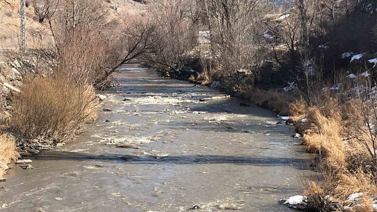 Kars Çayı''nın buzları çözüldü