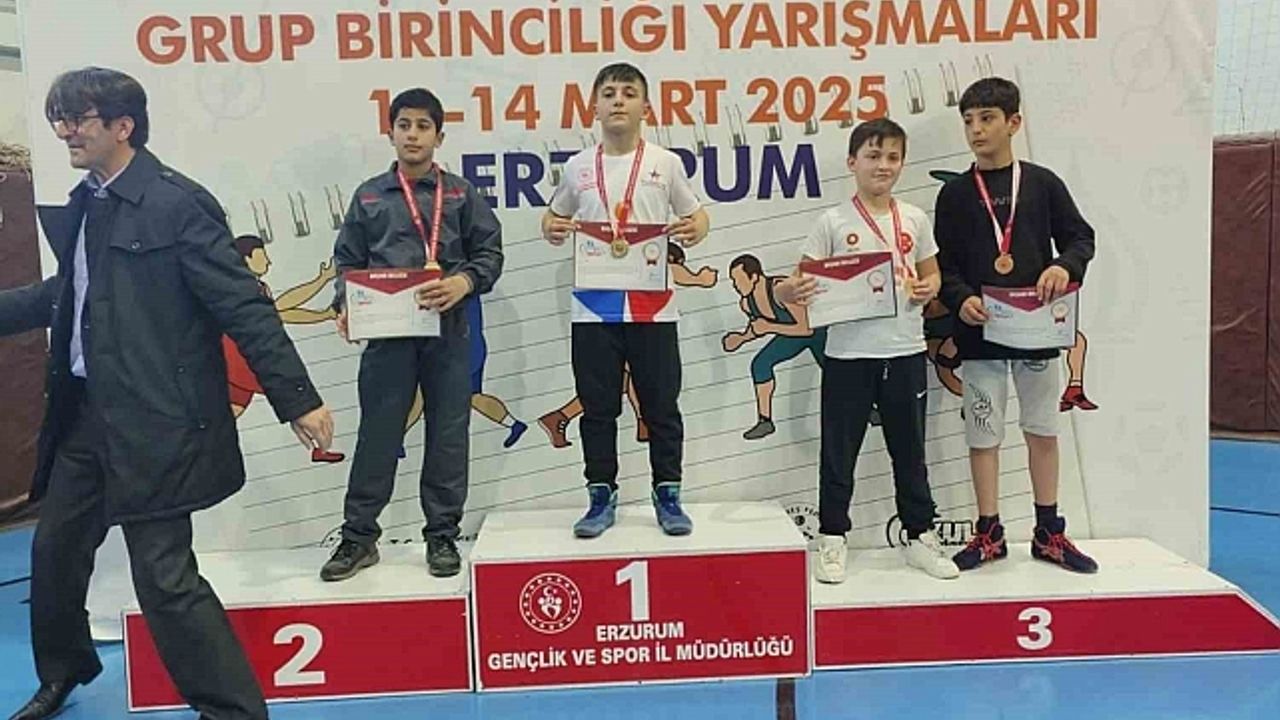 Karslı güreşçiler Erzurum''da rüzgar gibi esti