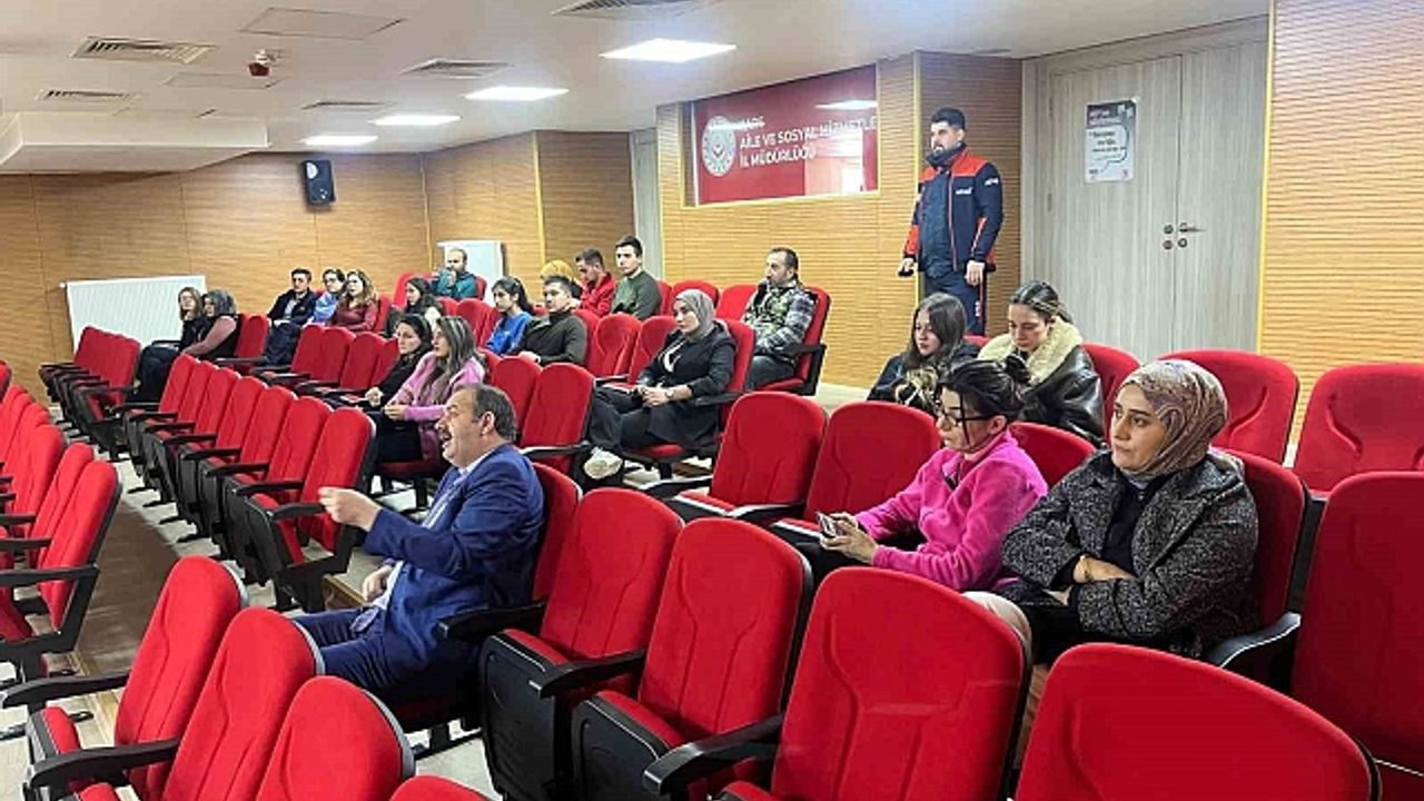 Kars''ta afet farkındalık eğitimi ve deprem anı tatbikatı gerçekleştirildi