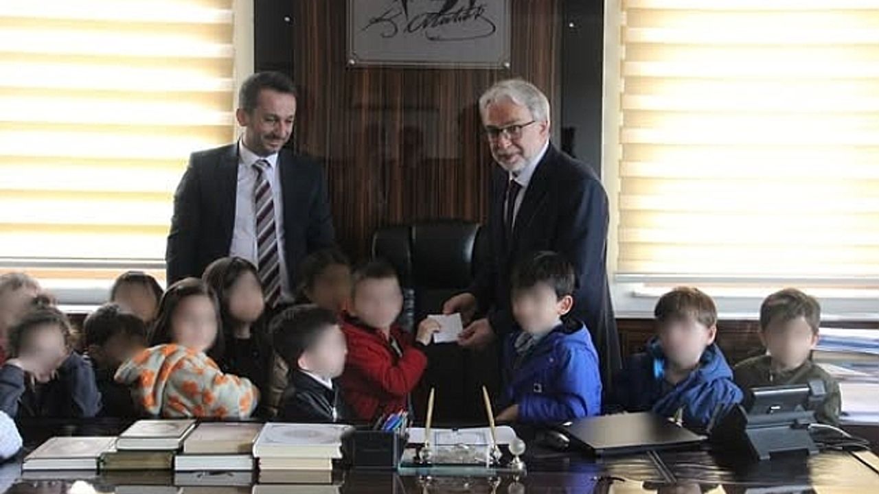 Kumbaralarındaki harçlıklarını Filistin''e bağışladılar