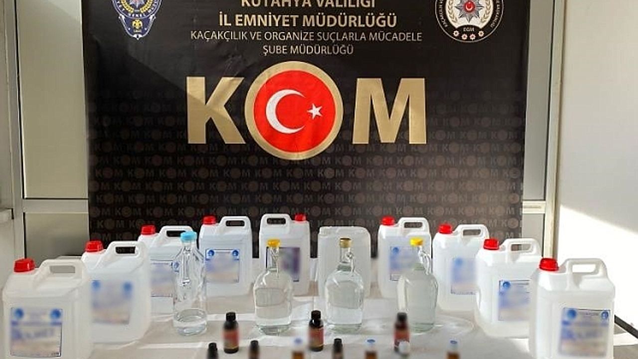 Kütahya''da kargodan 10 litre, iki evden 55 litre etil alkol ele geçirildi