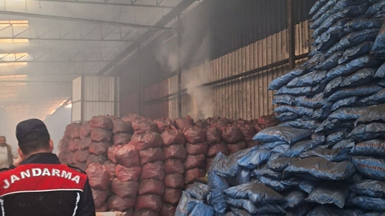 Mersin''de kömür deposu yangını