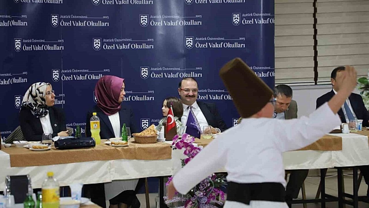 Rektör Hacımüftüoğlu, Özel vakıf okulları tarafından düzenlenen iftar programına katıldı