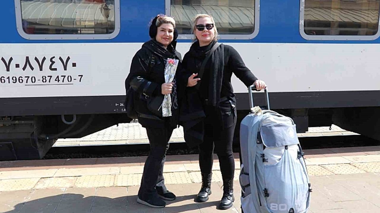 Tahran-Van treninin ilk yolcuları Van''a ulaştı