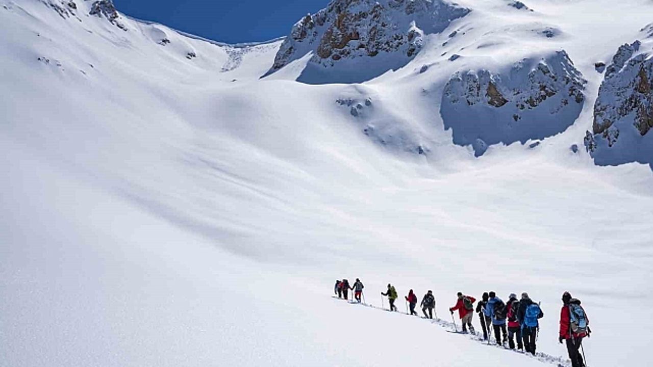 Tunceli''de 2 bin 950 metrelik dağa zorlu tırmanış