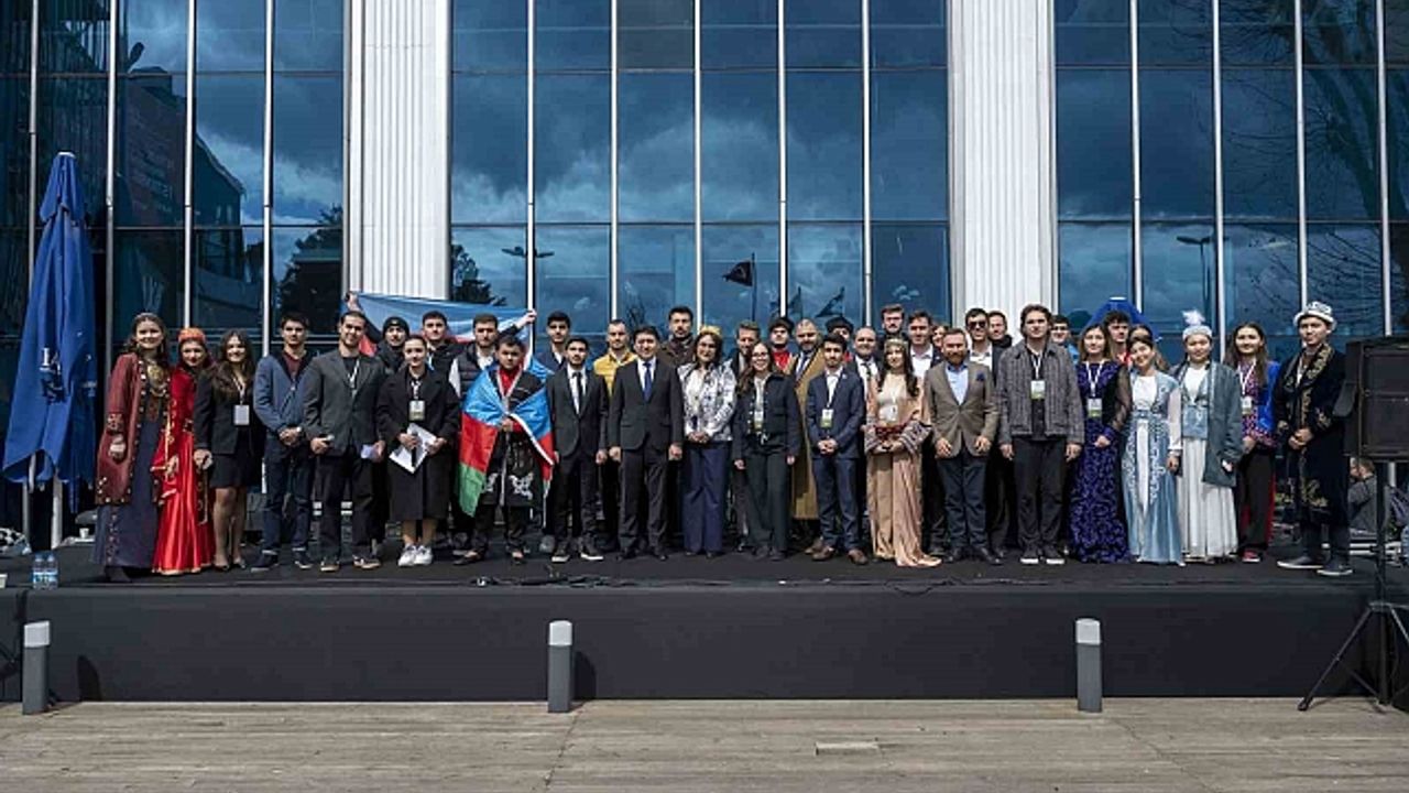 Türki Cumhuriyetler ''den gelen öğrenciler baharı coşkuyla kutladı