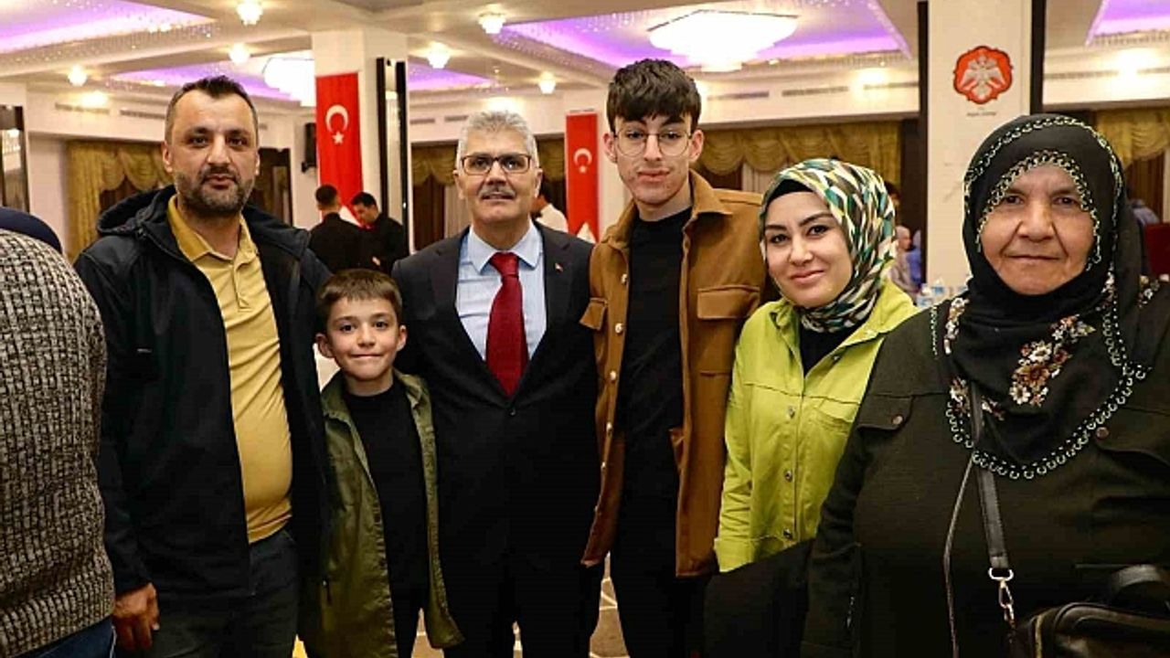 Vali Çelik, şehit aileleri ile bir araya geldi