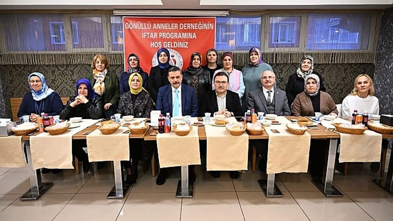 Vali Çiftçi, Gönüllü Anneler Derneği iftarına katıldı
