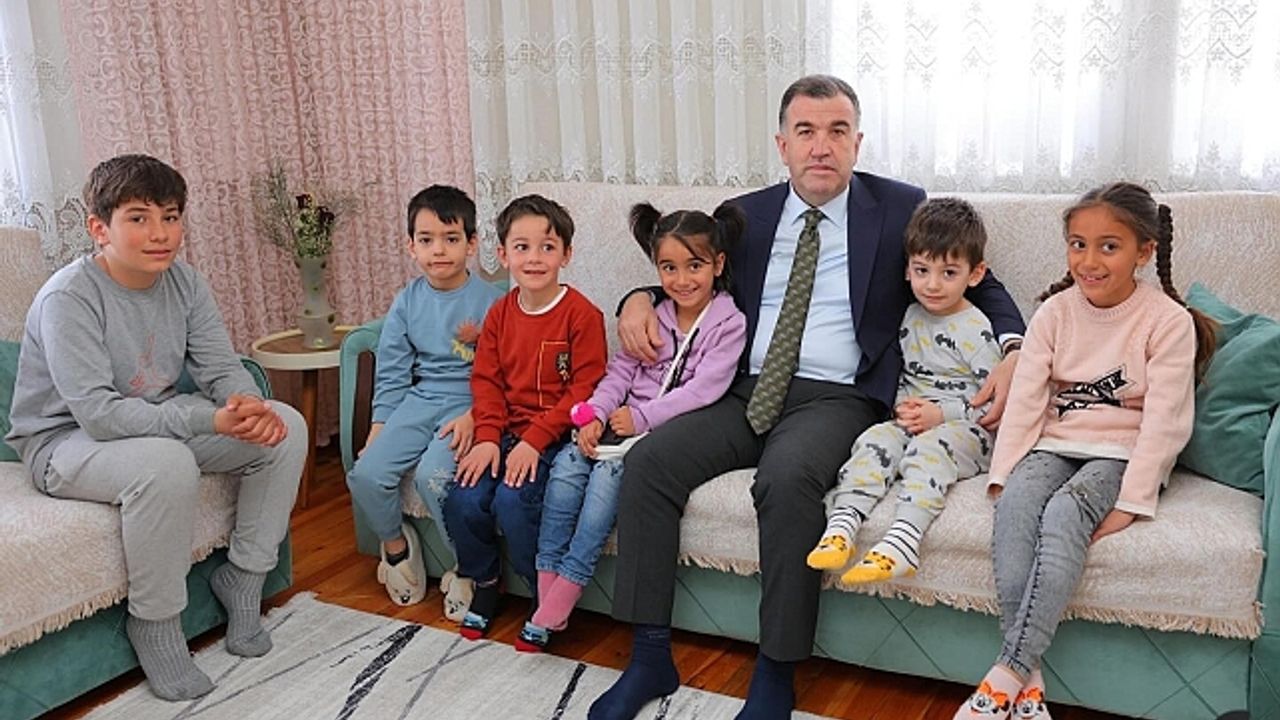 Vali Eldivan hane ziyaretlerinde bulundu