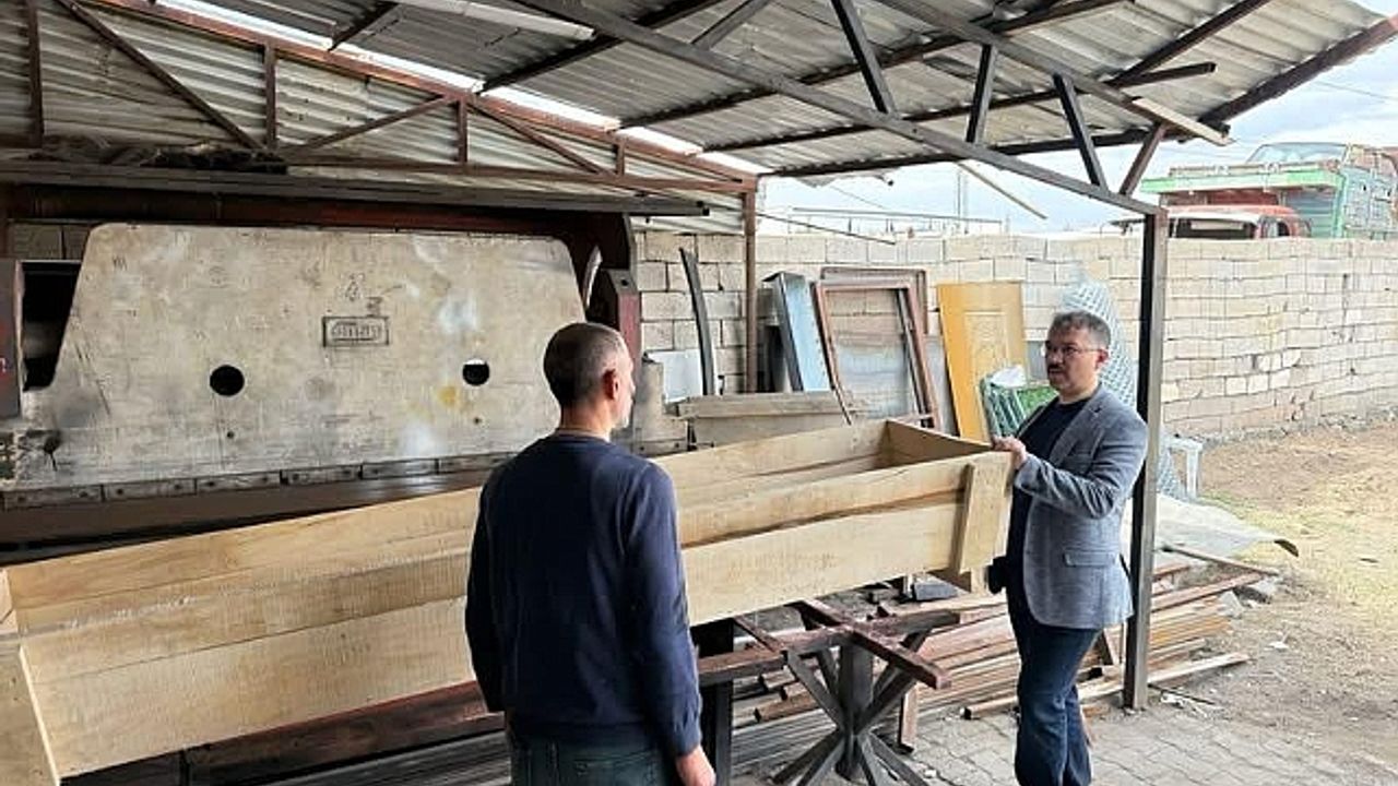 Vali Ercan Turan, Arife Günü Esnafı Ziyaret Ederek Bayramlarını Kutladı