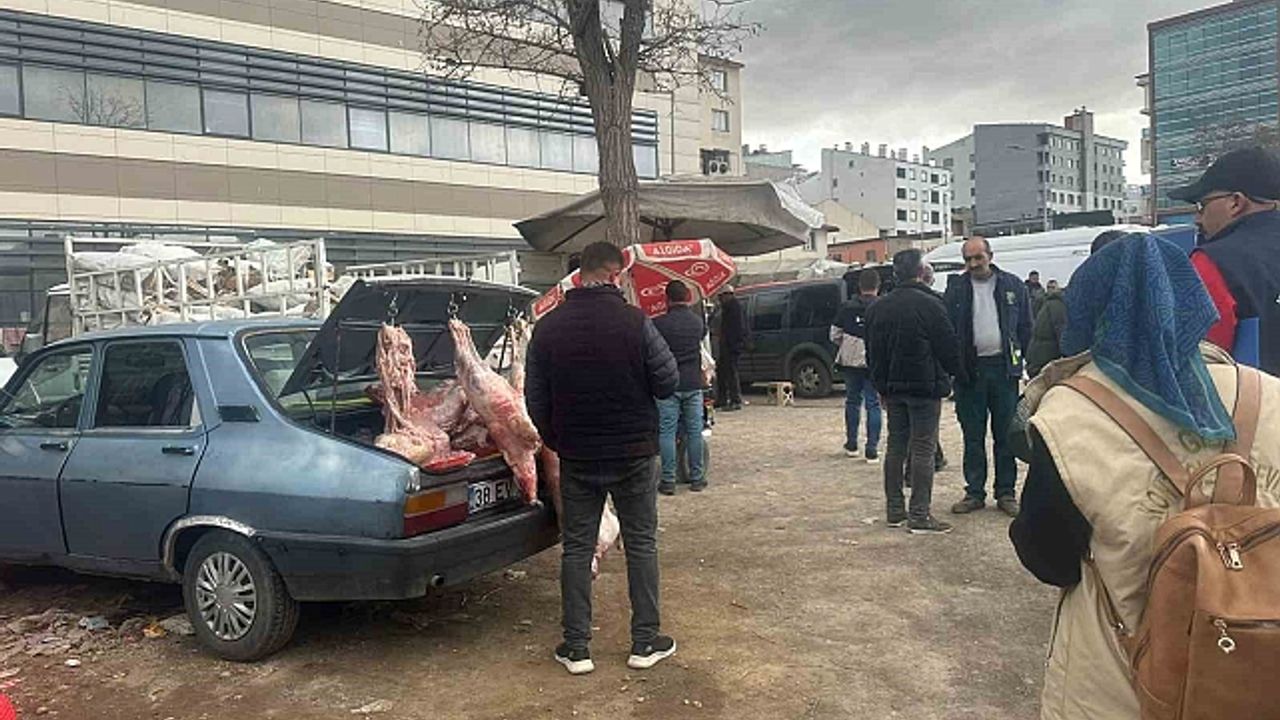 Ağrı''da hijyen kurallarına aykırı şekilde satışı yapılan 150 kilogram et imha edildi