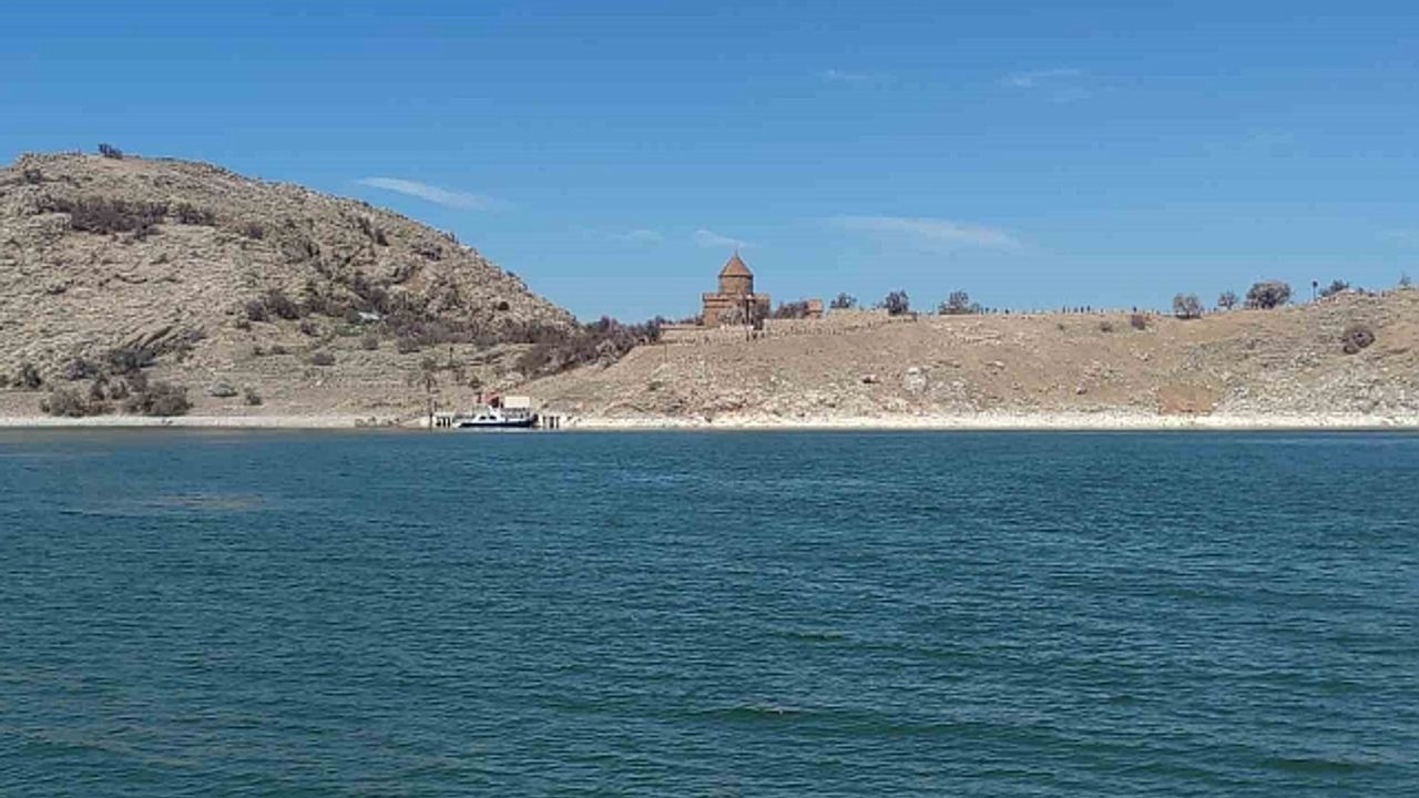 Akdamar Adası''nda bayram tatili yoğunluğu