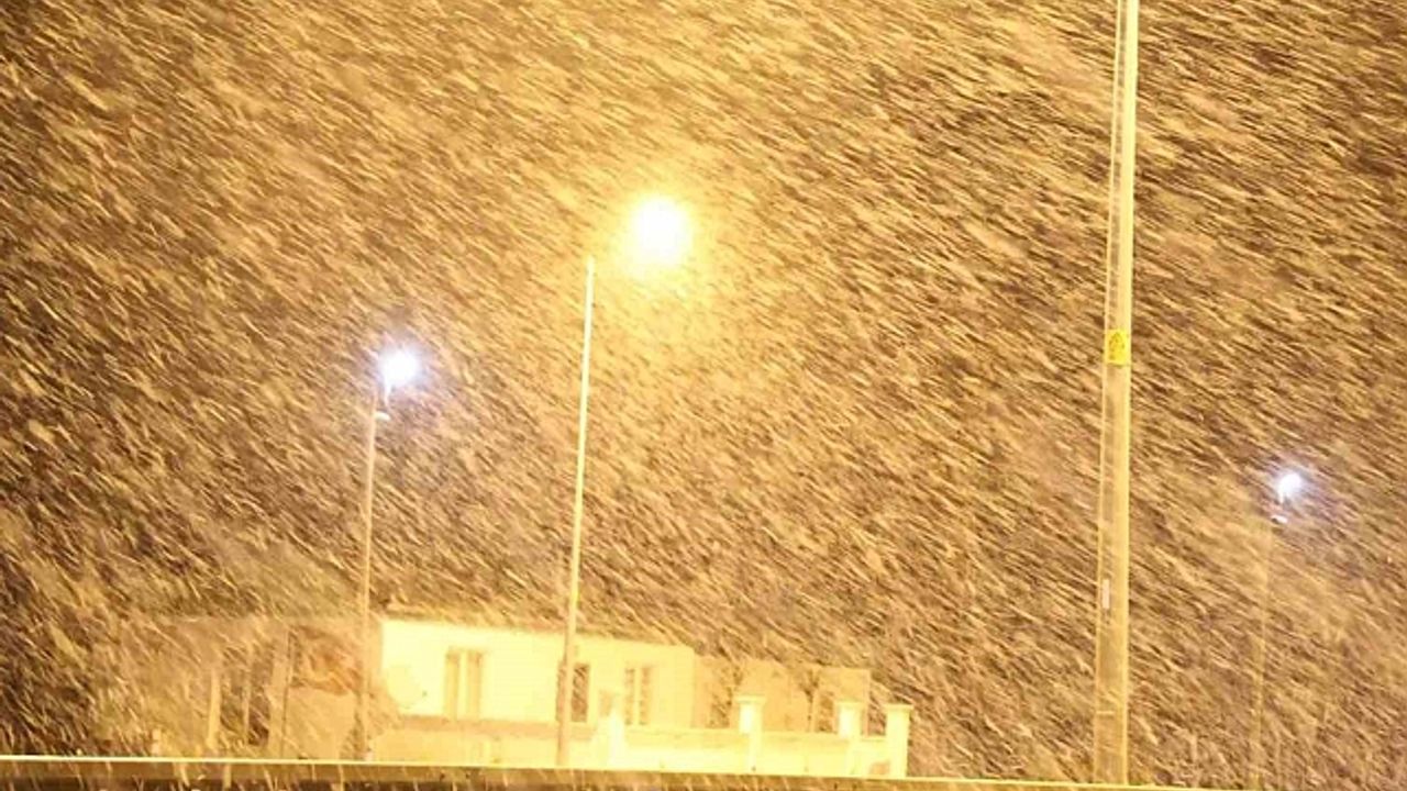 Aksaray''da kar yağışı yeniden başladı
