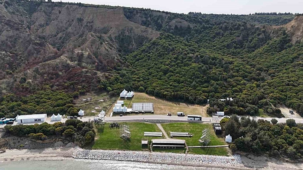 Anzak Koyu Şafak Ayini''ne hazırlanıyor