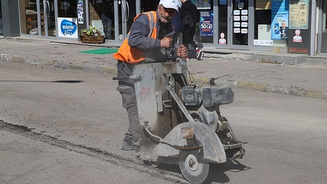 Ardahan Belediyesinden yol bakım onarım çalışması