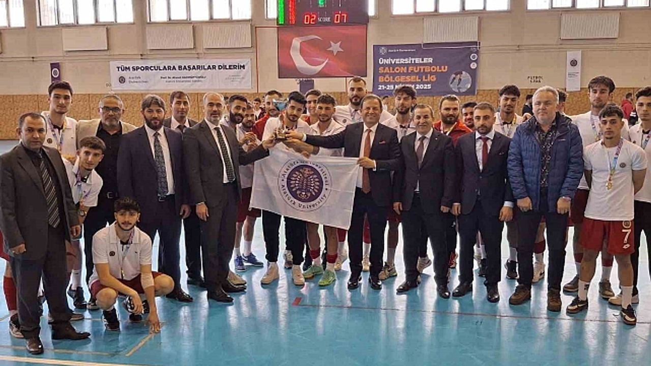 Atatürk Üniversitesi salon futbolunda birincilik ve ikincilik elde etti