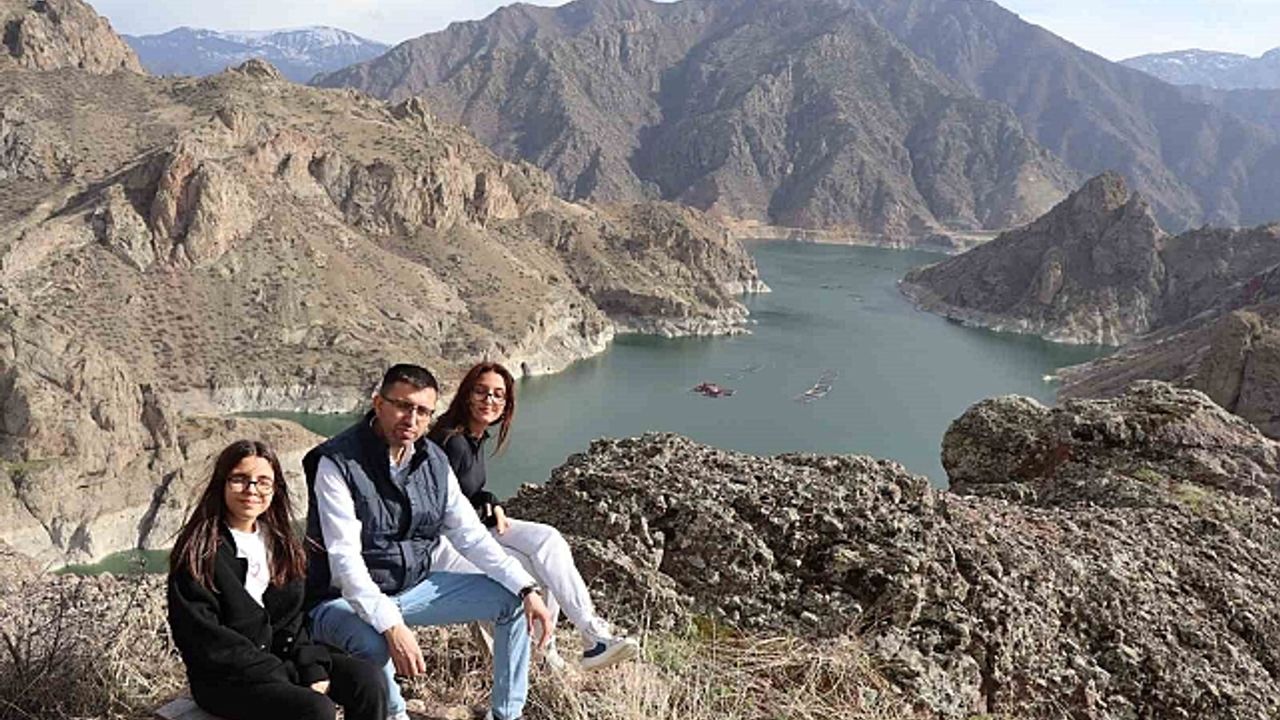 Ayvalı Barajı''na baharla gelen doğal güzellik hayran bırakıyor