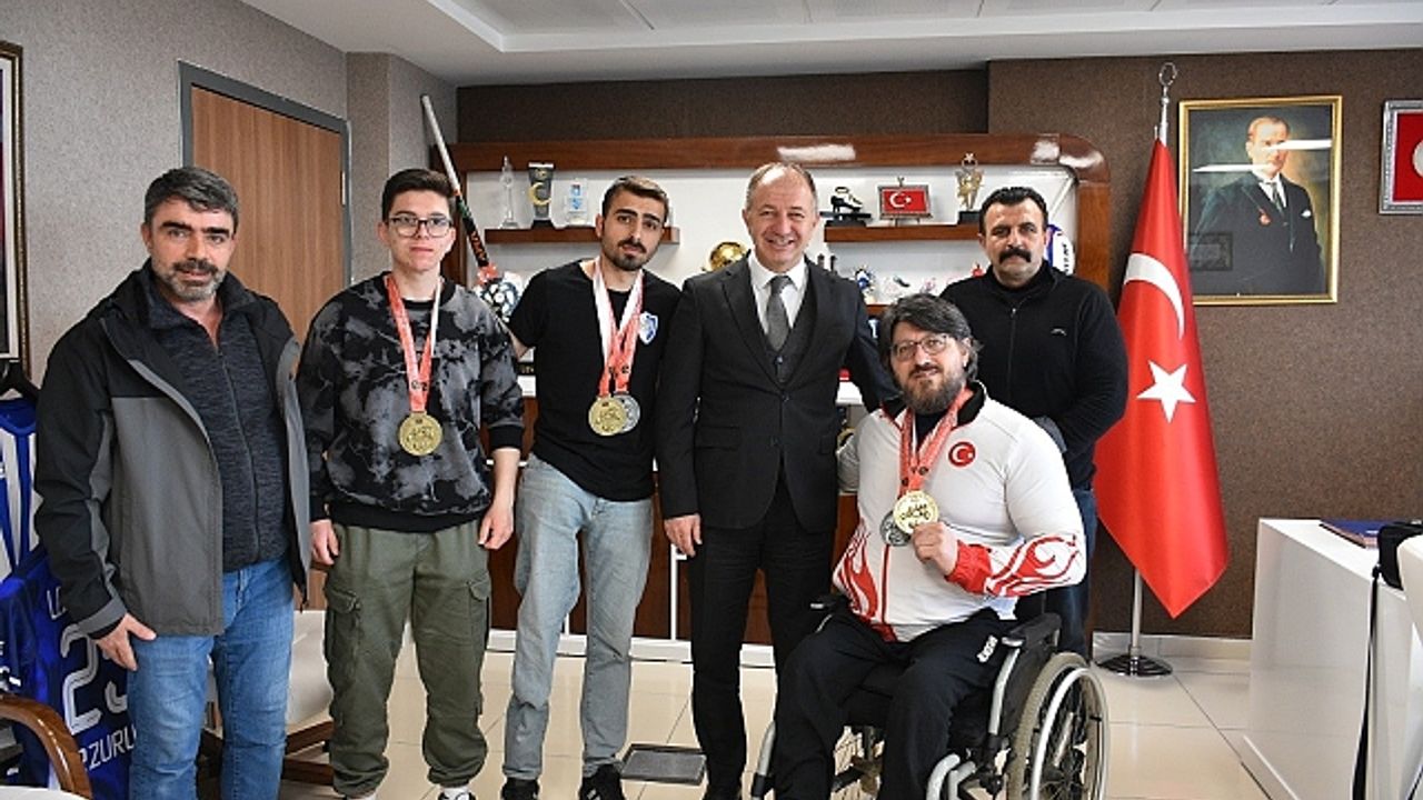 Çakmur bilek şampiyonlarını kutladı