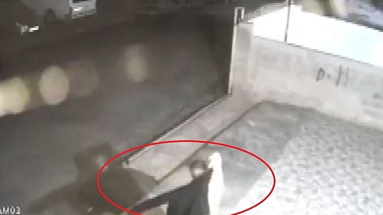 Çaldığı motosikletle turlayan hırsız, balkonda asılı ceketi giyerek kayıplara karıştı