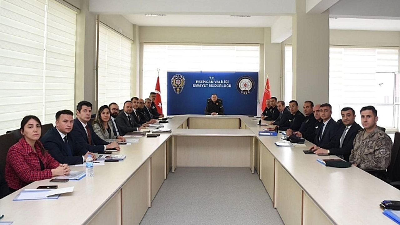Emniyet Müdürü Baybaba, birim amirleriyle toplantı yaptı