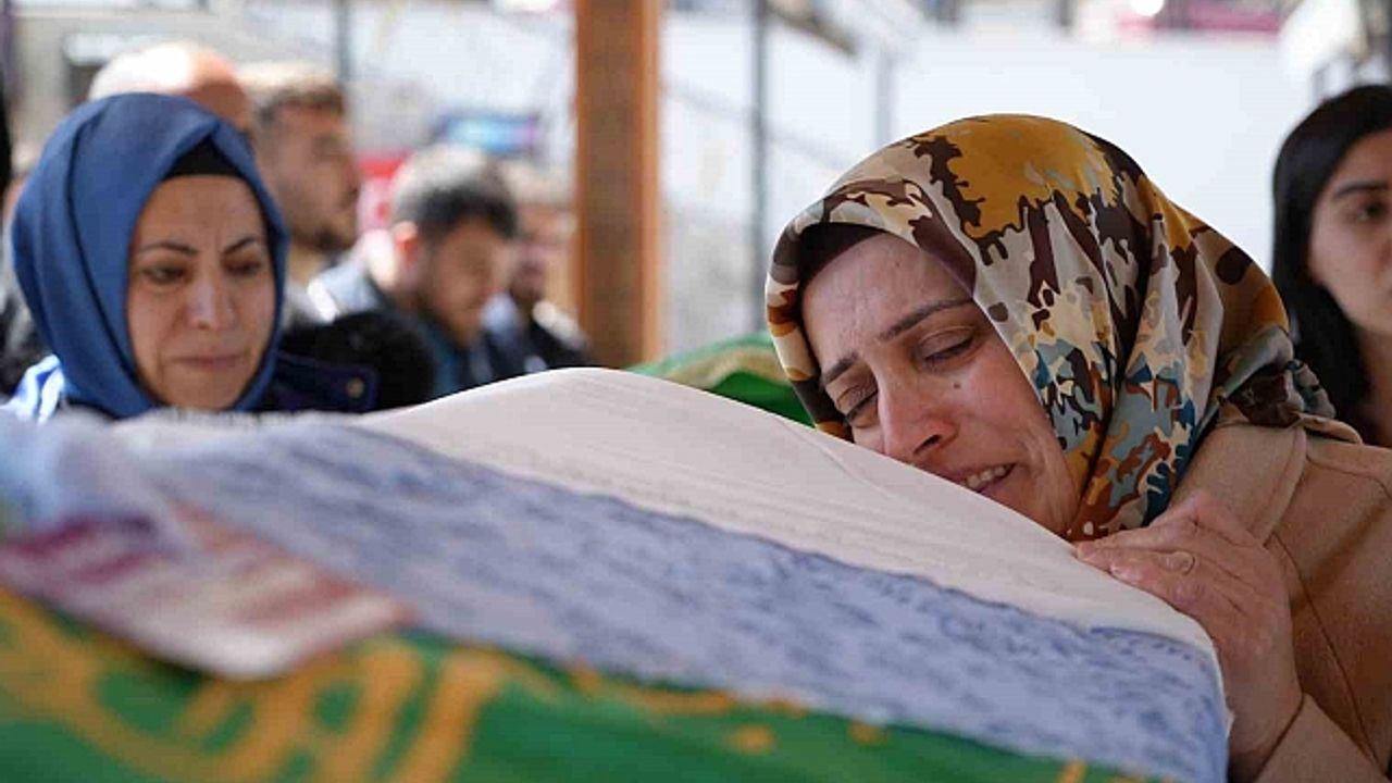 Erzurum''da kızı vahşice katledilen bir annenin feryadı