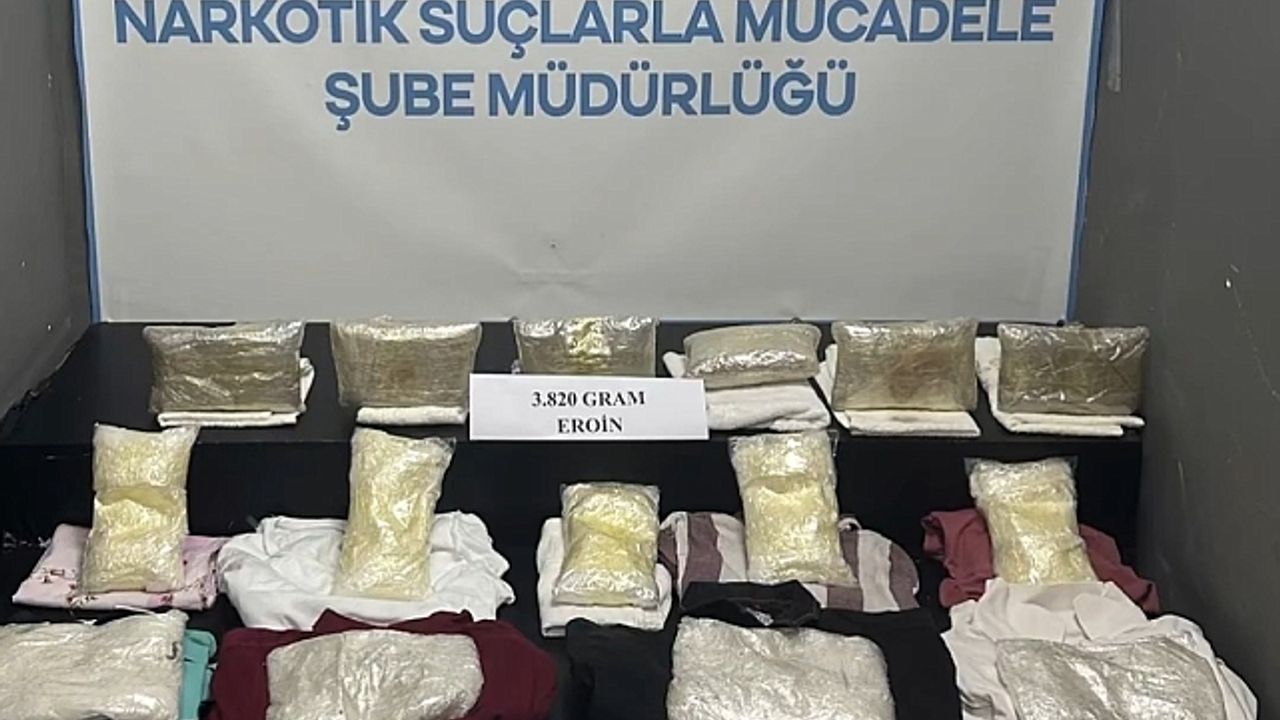 Hakkari''de otomobilin yakıt deposunda 21 kilo 440 gram uyuşturucu madde ele geçirildi