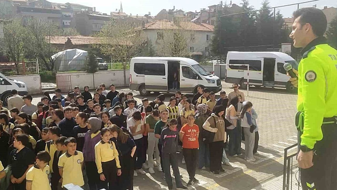 Hisarcık polisinden öğrencilere trafik güvenliği eğitimi