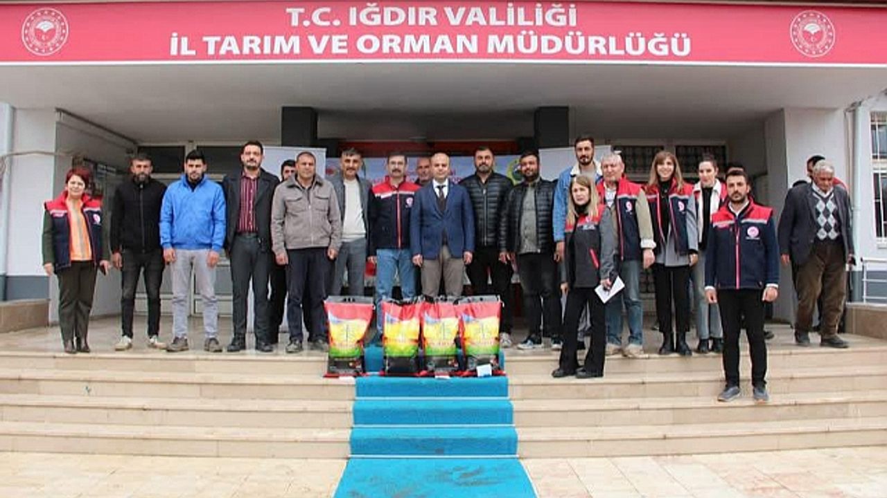 Iğdır"da Çiftçiye 2 Ton Sorgum Sudan Otu Melezi Tohumu Dağıtıldı