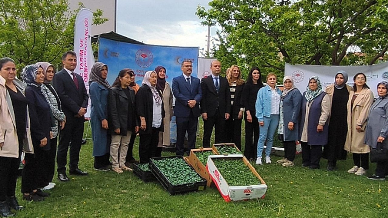IĞDIR"DA  TOPRAĞIN BEREKETİ KADININ GÜCÜYLE ARTIYOR PROJESİ HAYATA GEÇTİ