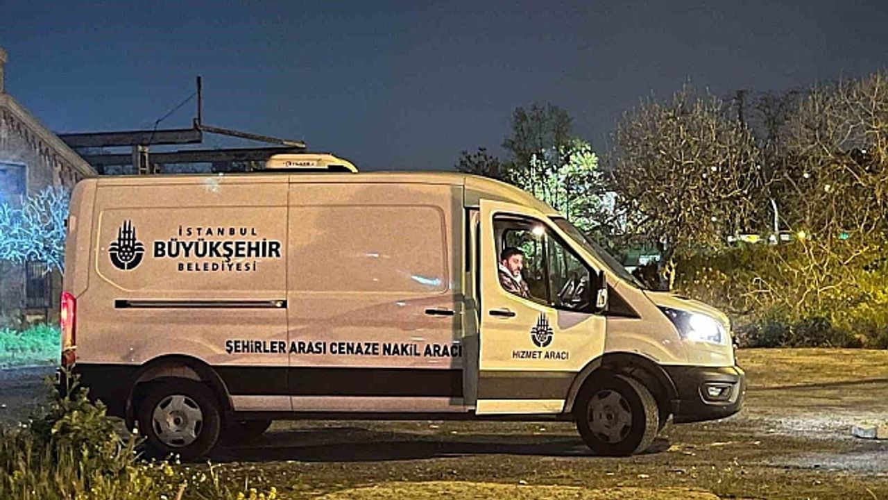 Küçükçekmece''de boş arazide çürümüş halde erkek cesedi bulundu