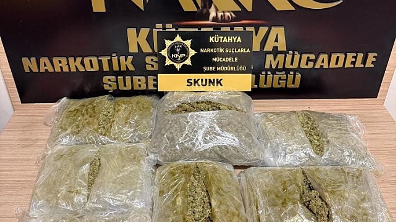 Kütahya''da aracında 3 kilo uyuşturucu ele geçirilen şüpheli tutuklandı