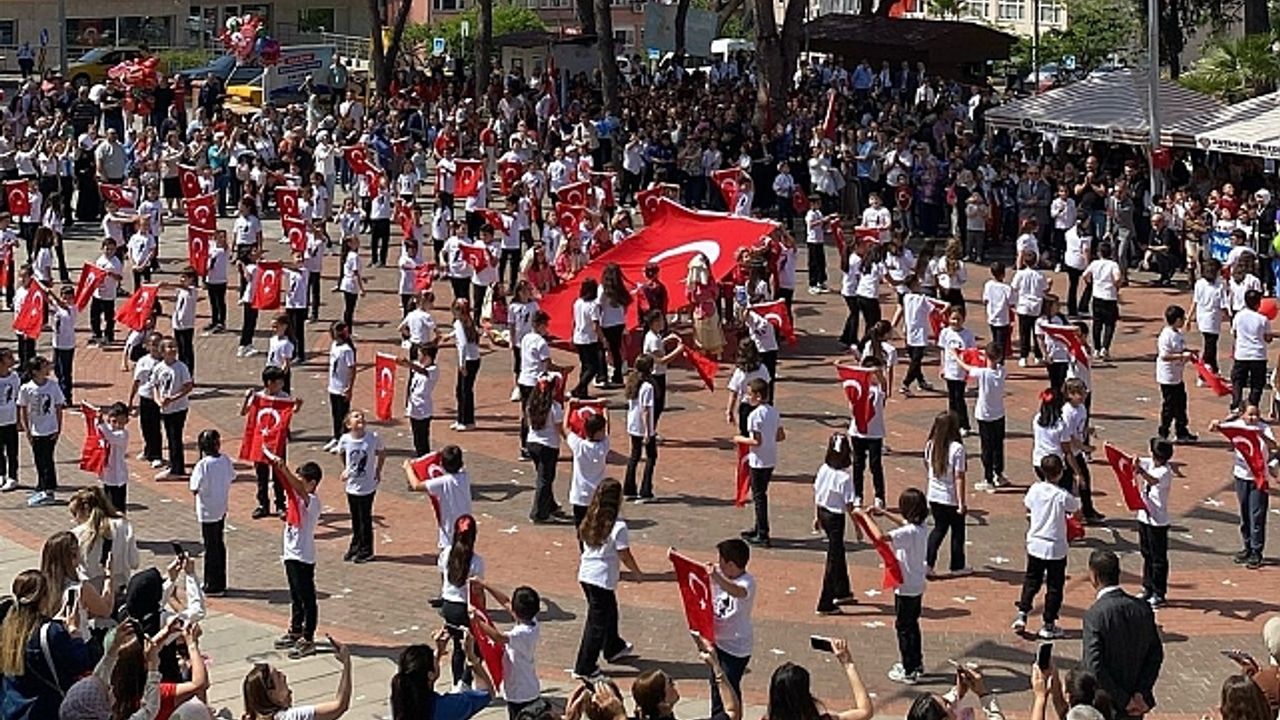 Kuyucak''ta 23 Nisan coşkusu