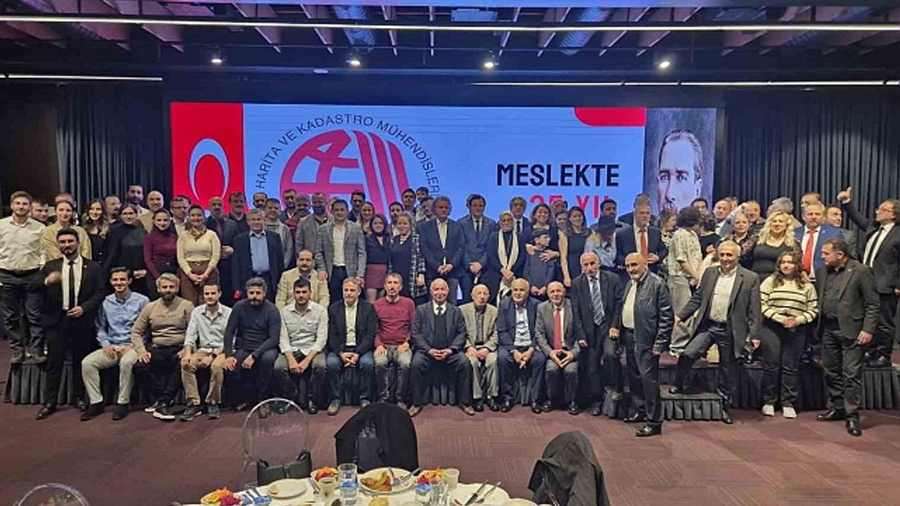Meslekte 25 yılı dolduran harita mühendislerine plaket