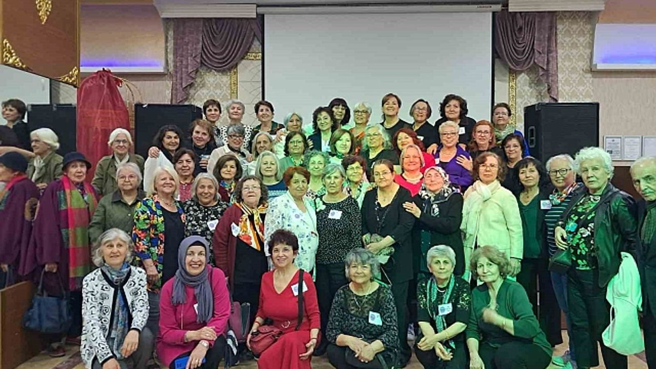 Öğretmen okulu mezunları 50 yıl sonra Eskişehir''de buluştu