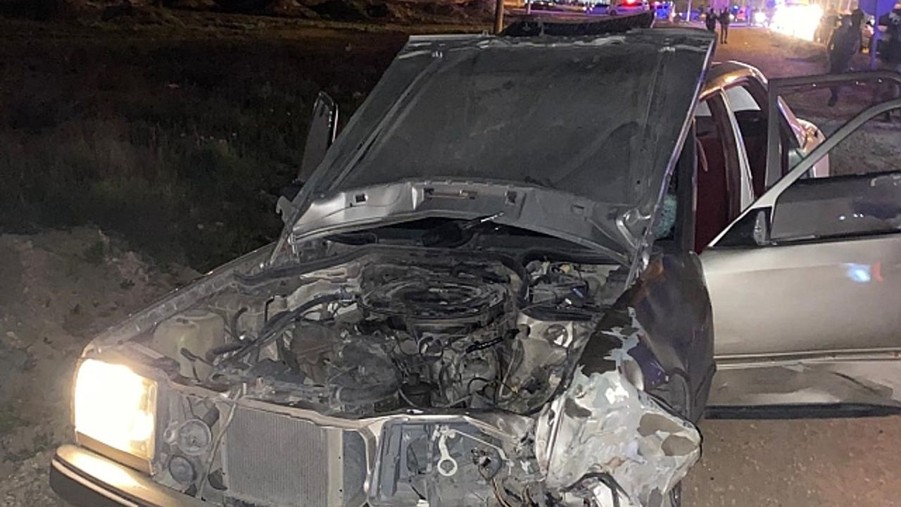 Otomobille çarpışan motosiklet sürücüsü hayatını kaybetti