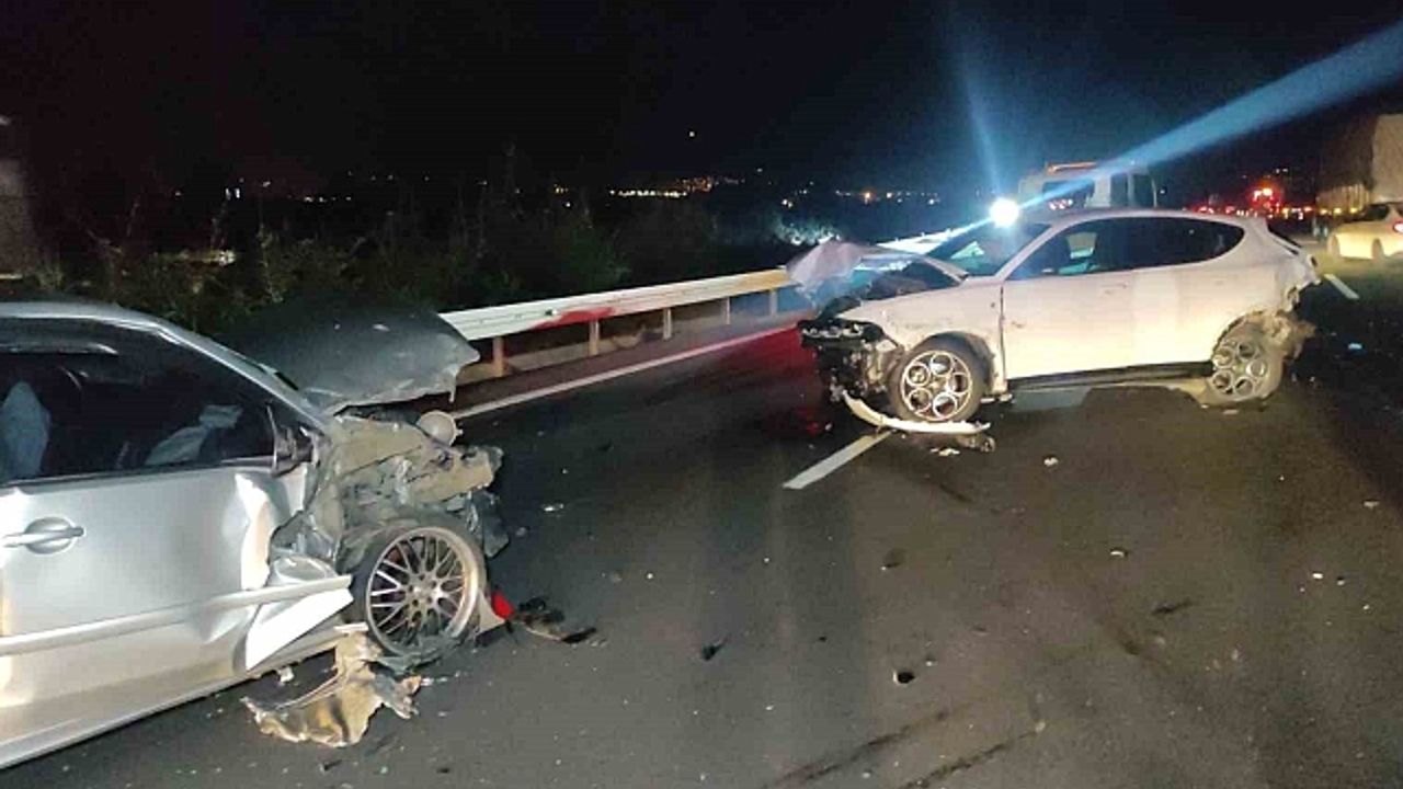 Otoyolda 4 araç çarpıştı: 1 ölü, 7 yaralı