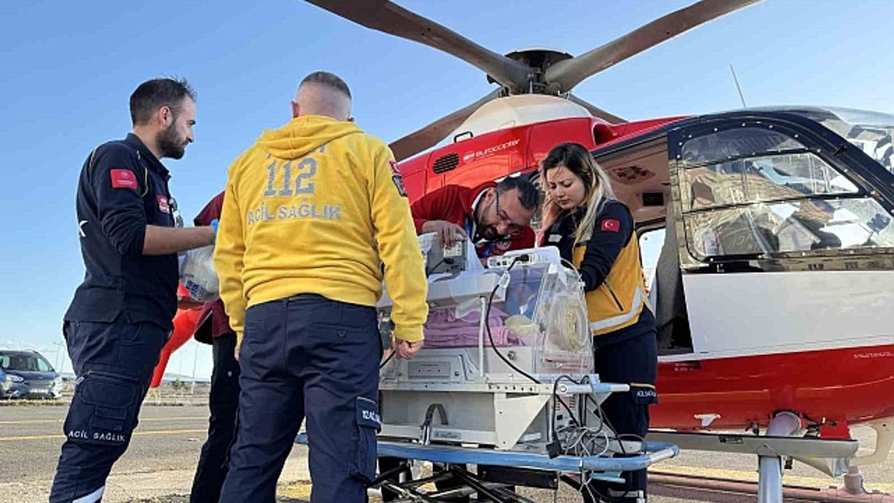 Prematüre Adar, göz tedavisi için helikopterle Van''a sevk edildi