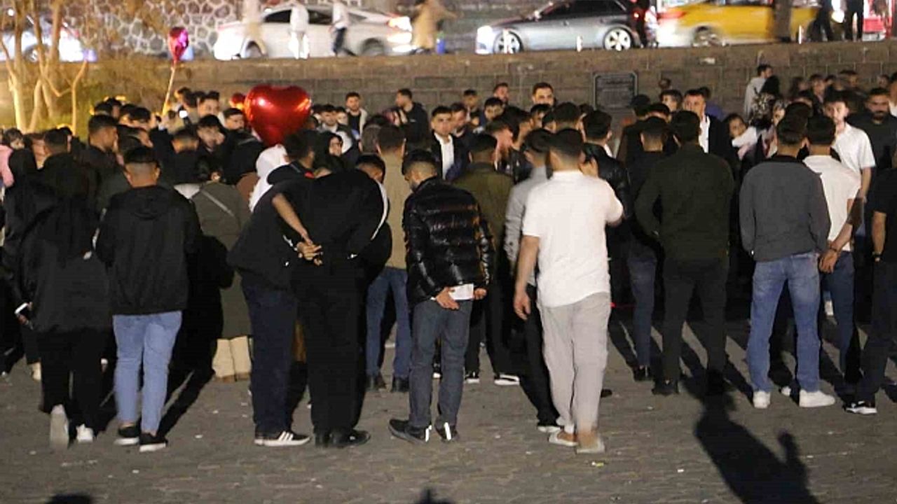 Ramazan Bayramı''nda Diyarbakır''ın tarihi mekânları turist akınına uğradı