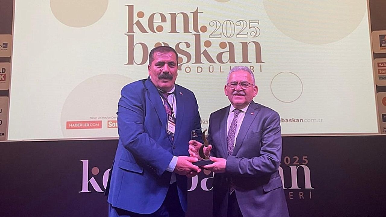 Şenoba Belediye Başkanı Babat, "Yılın En Başarılı Belediye Başkanı" seçildi