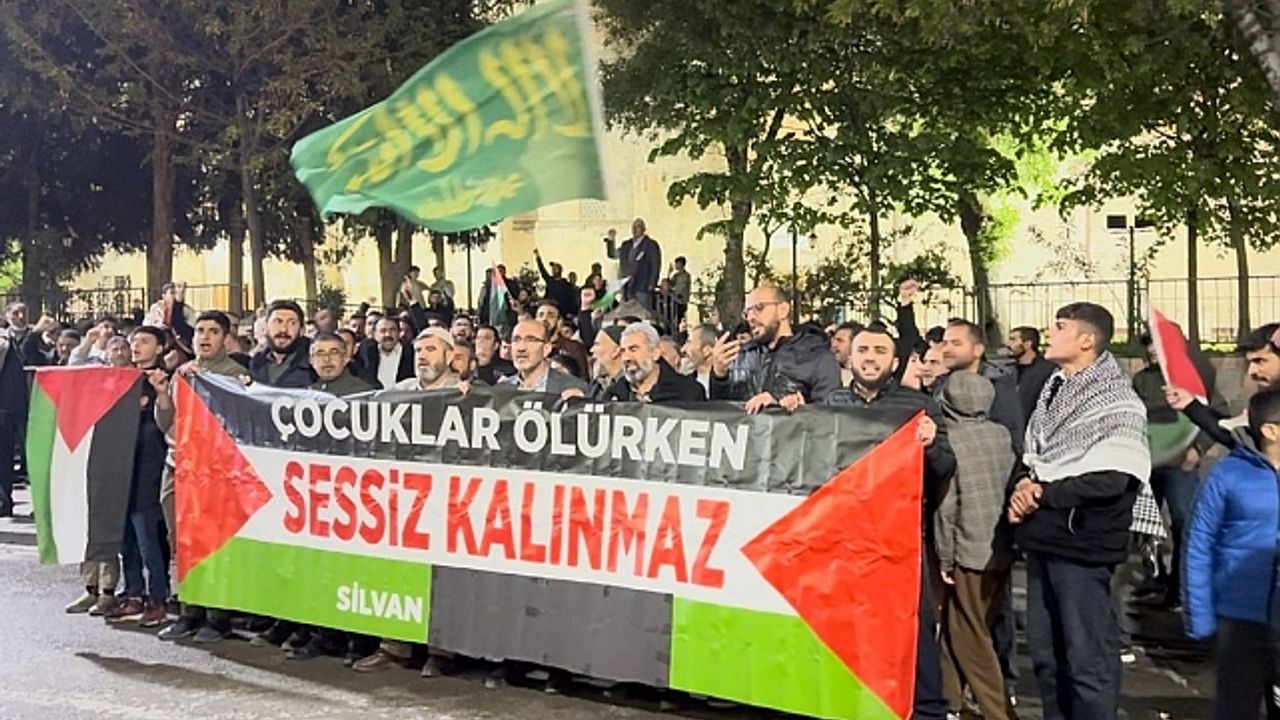 Silvan''da "Çocuklar ölürken, sessiz kalma" yürüyüşü düzenlendi