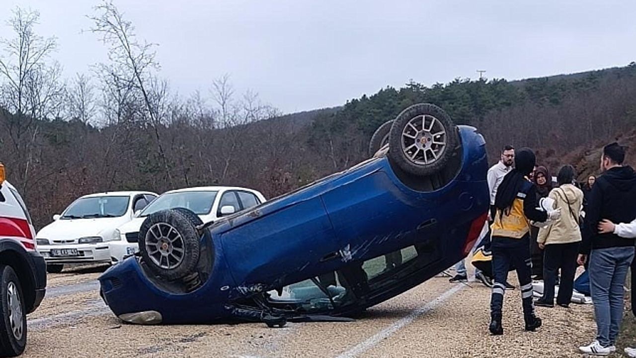 Takla atan otomobilde bulunan 2 kişi yaralandı