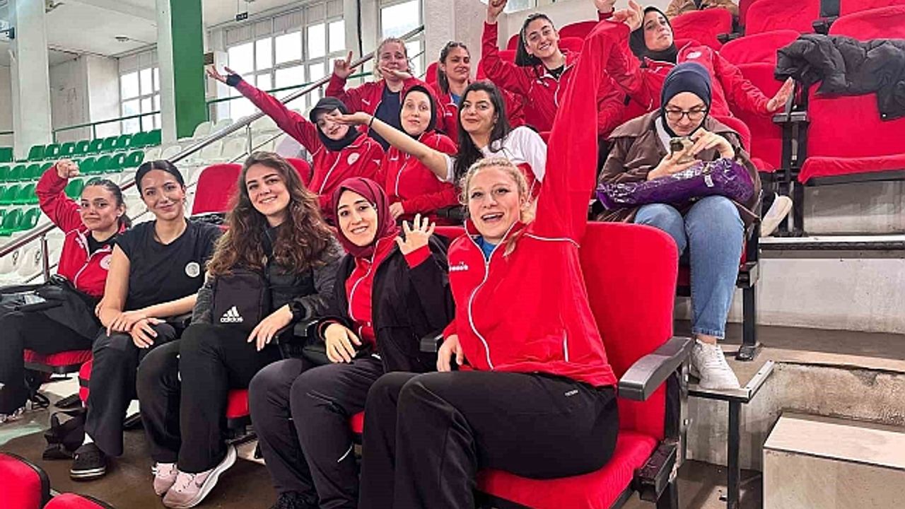 Yurtlig''de gümüş kupa Erzurum''un